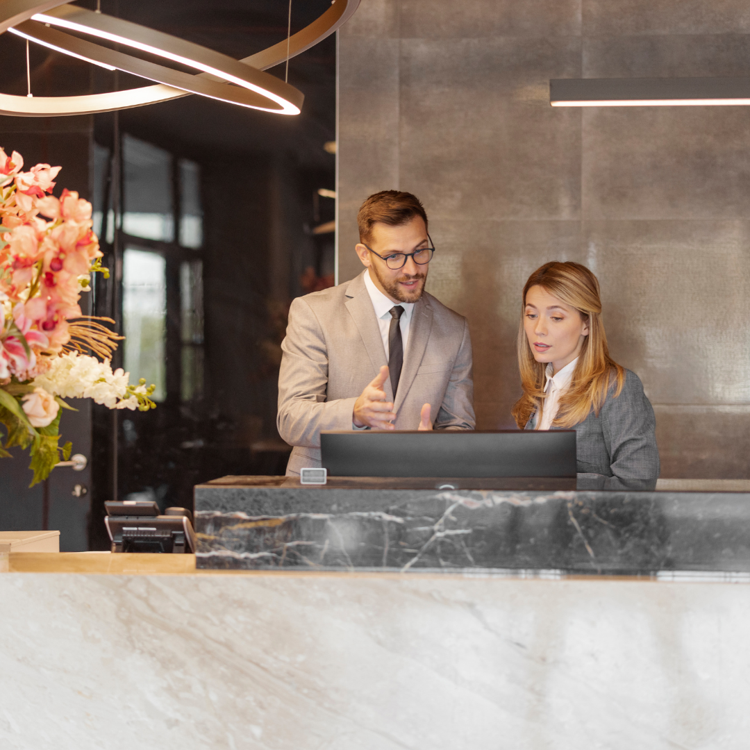 Zo werk je een flex-collega op de receptie snel en professioneel in