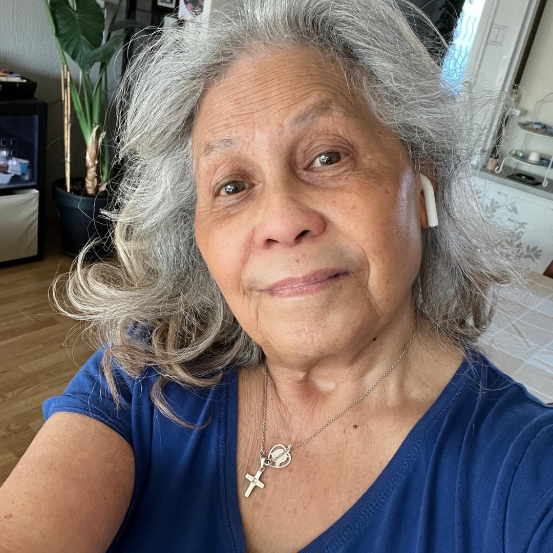 Jane (72) werkt voor 9 opdrachtgevers én bracht een nieuwe klant aan: 'Wie blijft groeien, blijft jong'